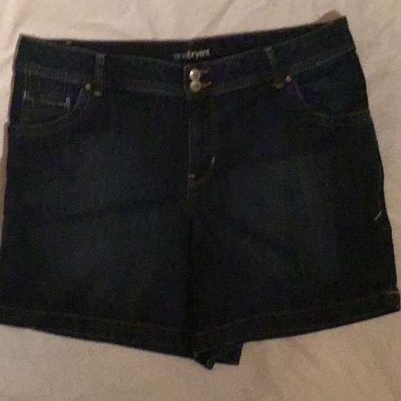 LANE BRYANT plus size shorts - Picture 3 of 9